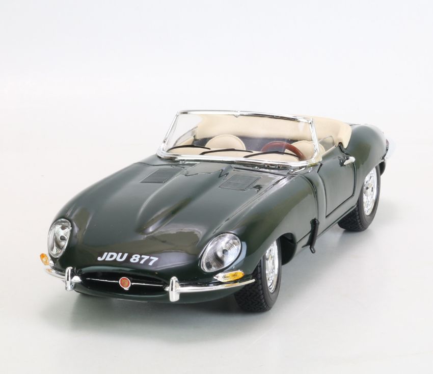 jaguar-E-type-Cabriolet-burago-1-18 (14)
