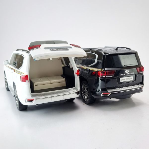 TOYOTA-land-cruiser-1-18-CHE-ZHE (1) نمای پشت ماکت حضرت لندکروز 1/18 برند چه ژی
