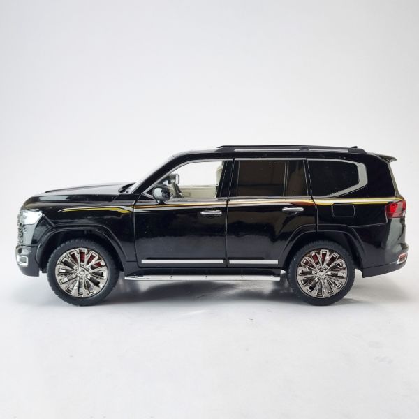 TOYOTA-land-cruiser-1-18-CHE-ZHE (2) تویوتا لندکروز با کیفیت فوق العاده
