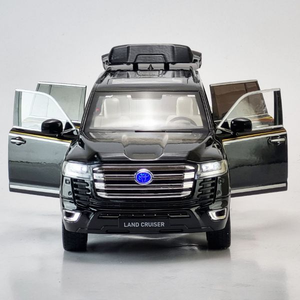 TOYOTA-land-cruiser-1-18-CHE-ZHE (4) ماکت حضرت لندکروز فلزی مقیاس 1/18